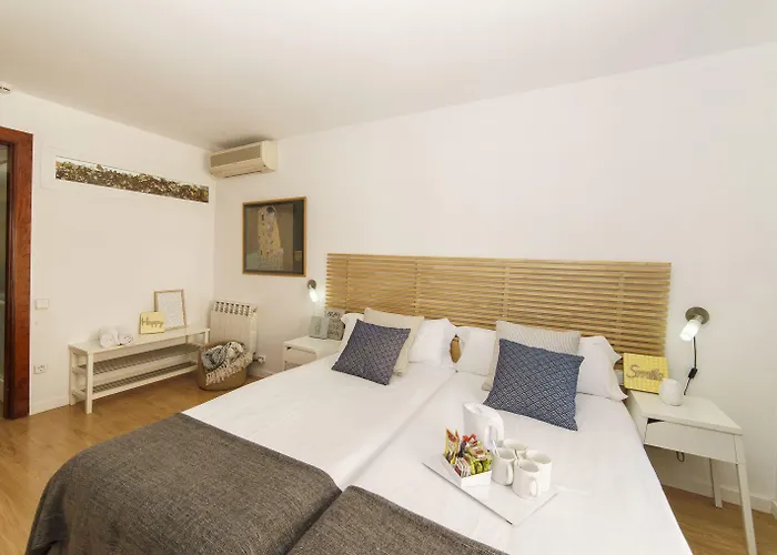 Bypillow House מלון *