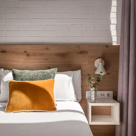 Bypillow House Отель Барселона